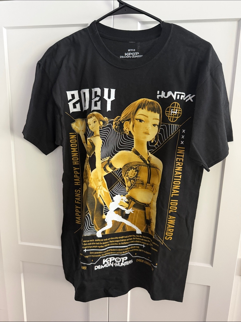 K-Pop Demon Hunters Black & Gold Zoey Graphic Tee Size Small